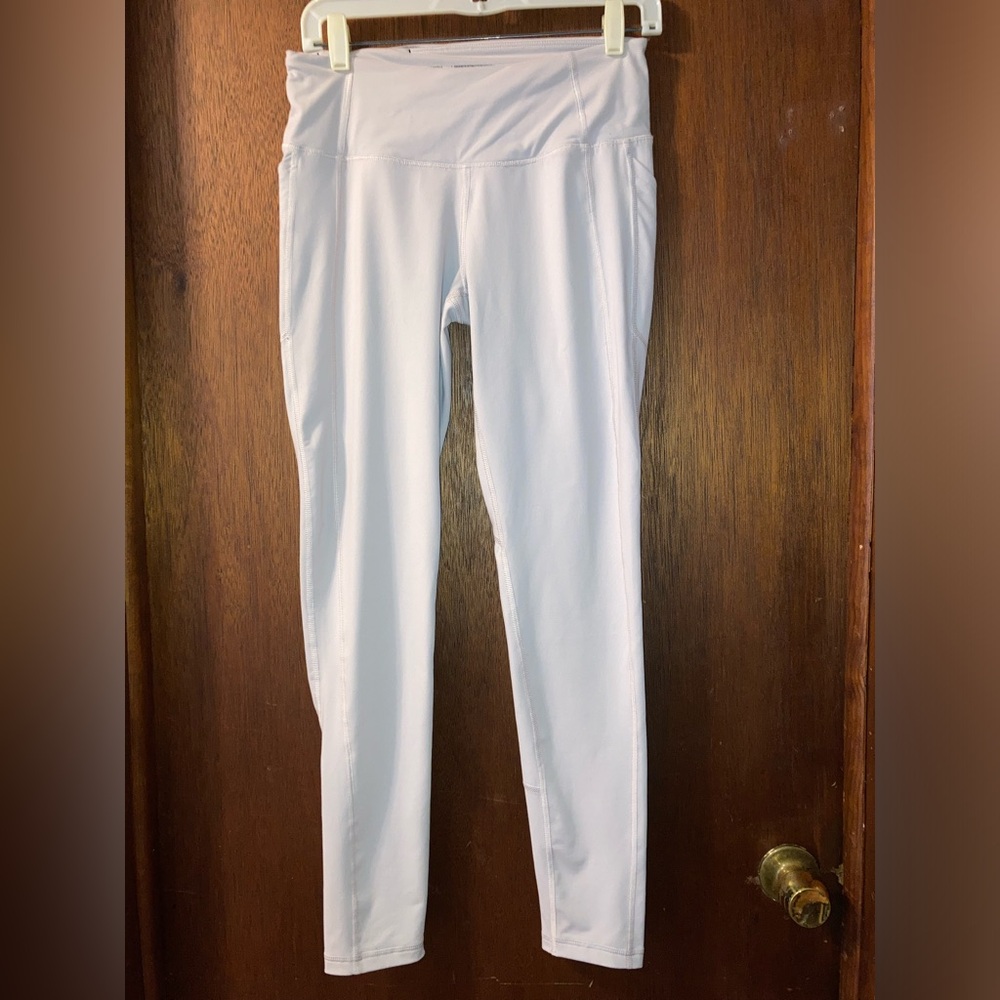 Victoria’s Secret Sport Kockout Leggings with Pockets size Medium Light Gray